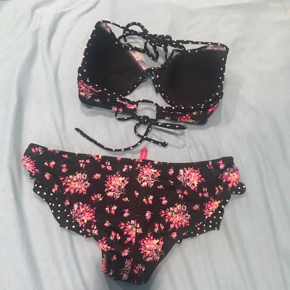 Victoria Secret bathing suit - Picture 2 of 2